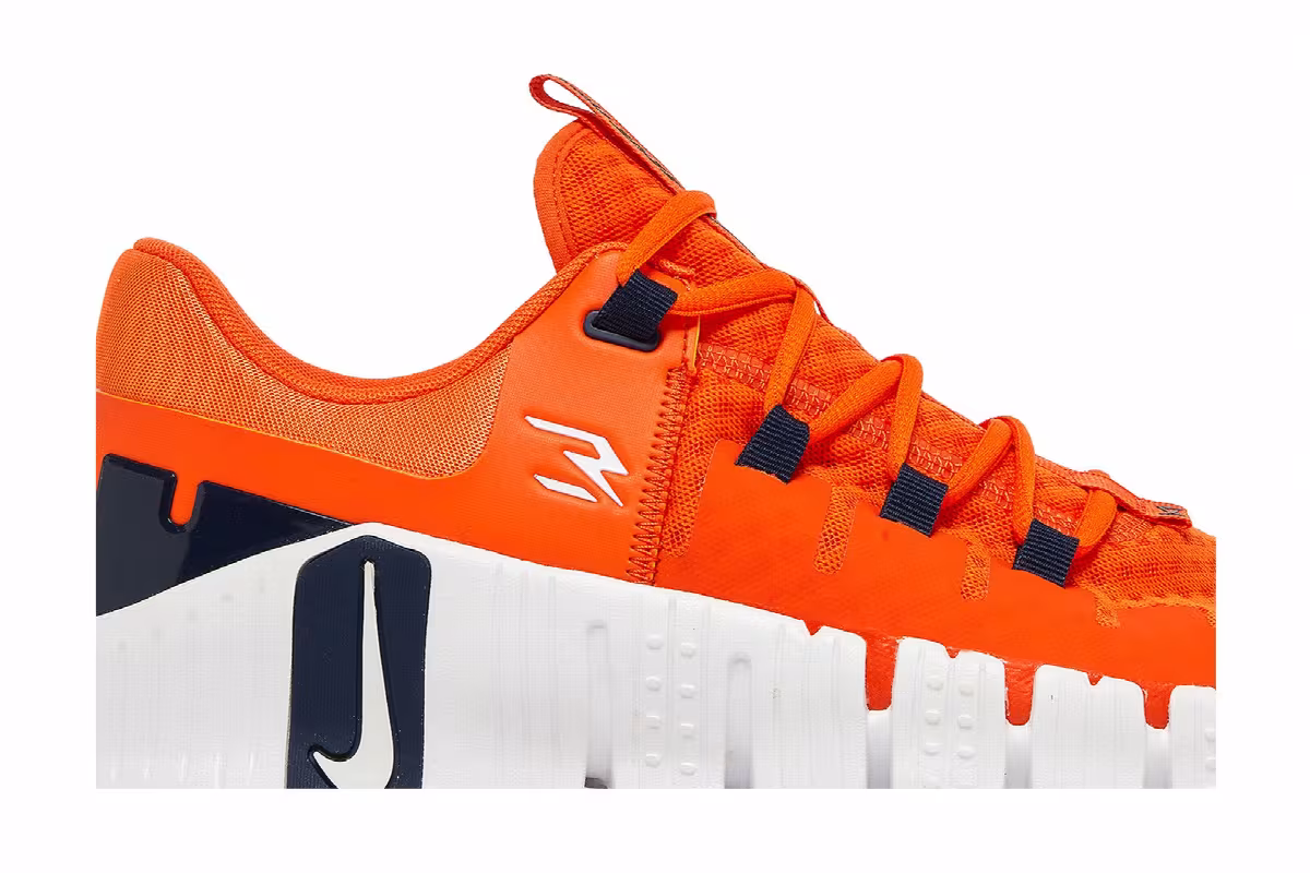Russell Wilson x Nike Free Metcon 5 Denver Broncos, view 3