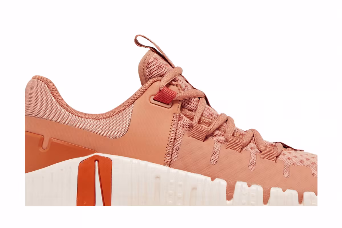 Nike Women's Free Metcon 5 Amber Brown Campfire Orange, view 3