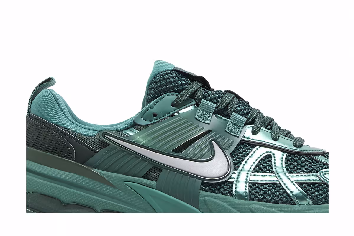 Nike Women's V2K Run Bicoastal Vintage Green, view 3