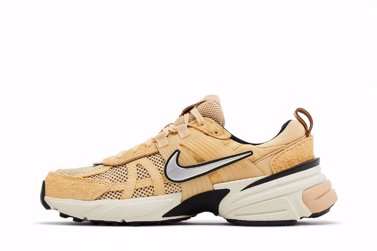Nike Women's V2K Run Sesame, view 4