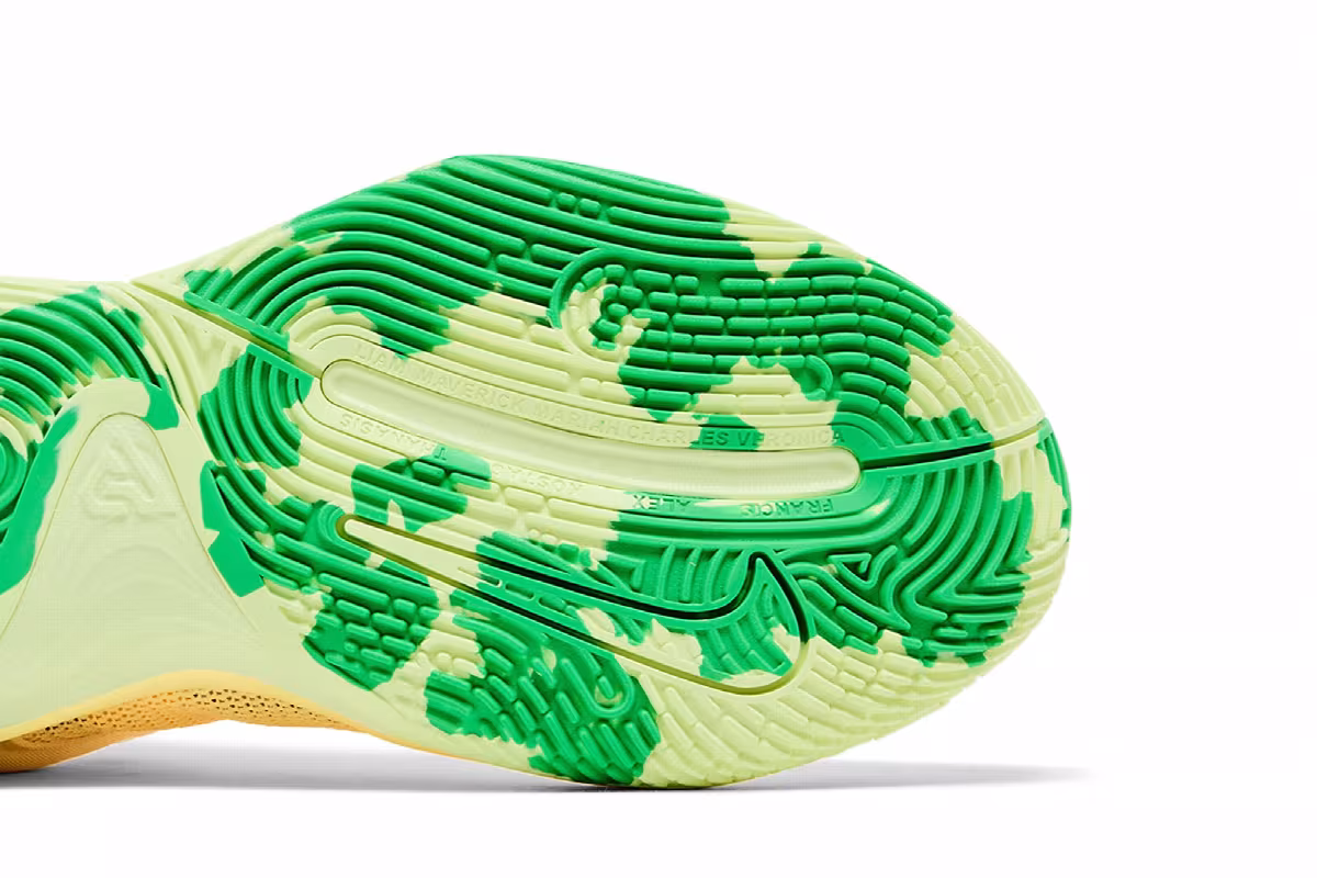 Nike Giannis Immortality 3 Soft Yellow Green Shock, view 6