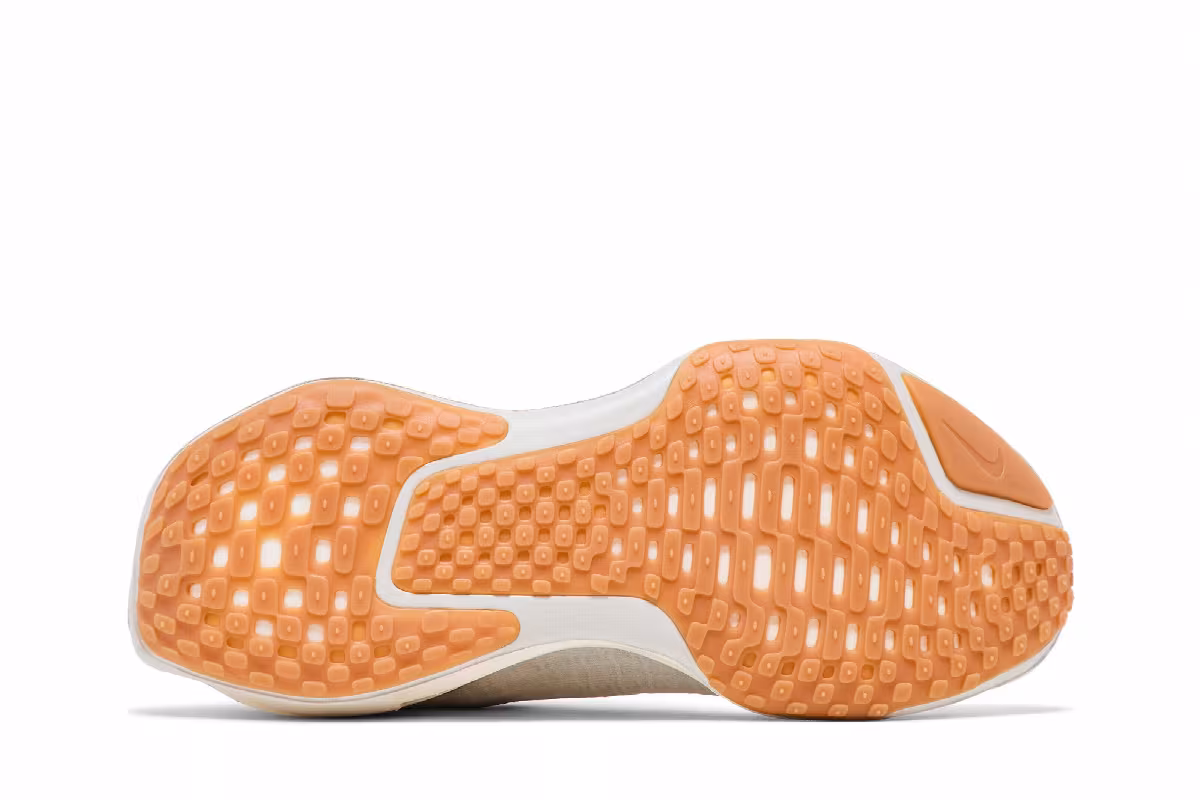 Nike Women's ZoomX Invincible 3 Light Bone Sail Gum, view 5
