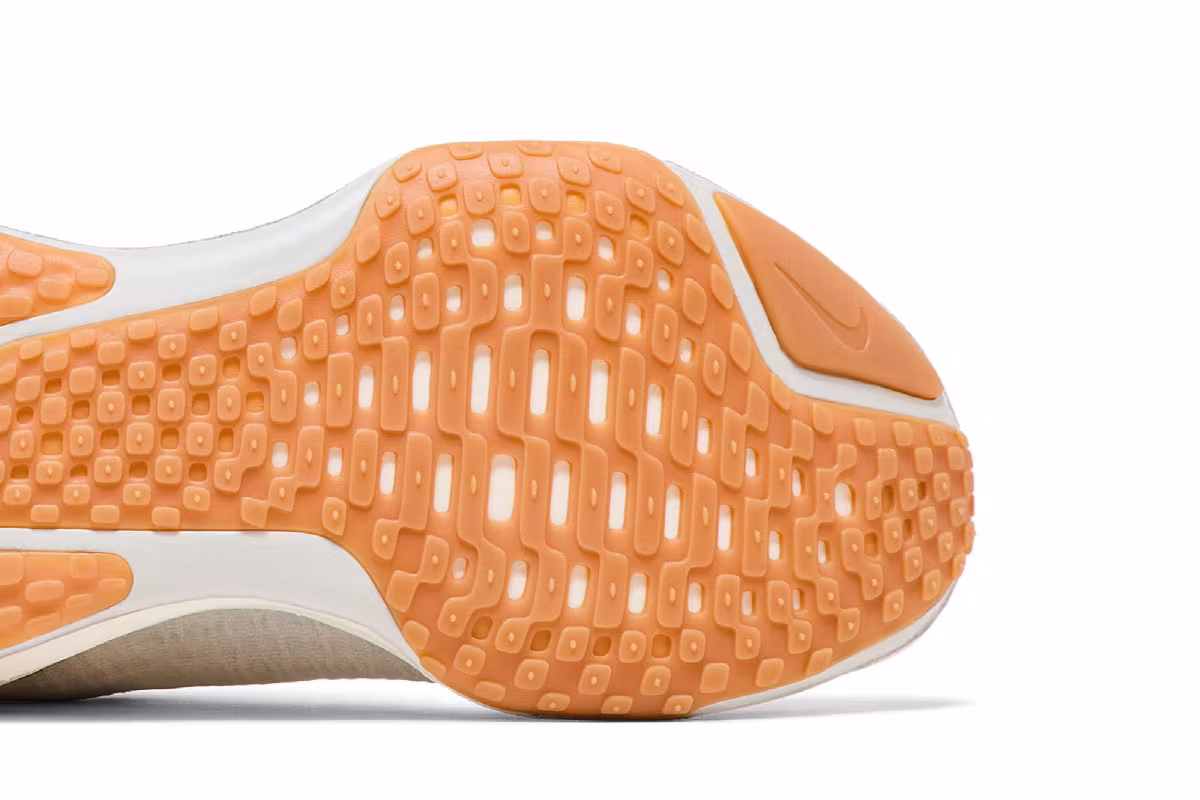 Nike Women's ZoomX Invincible 3 Light Bone Sail Gum, view 6