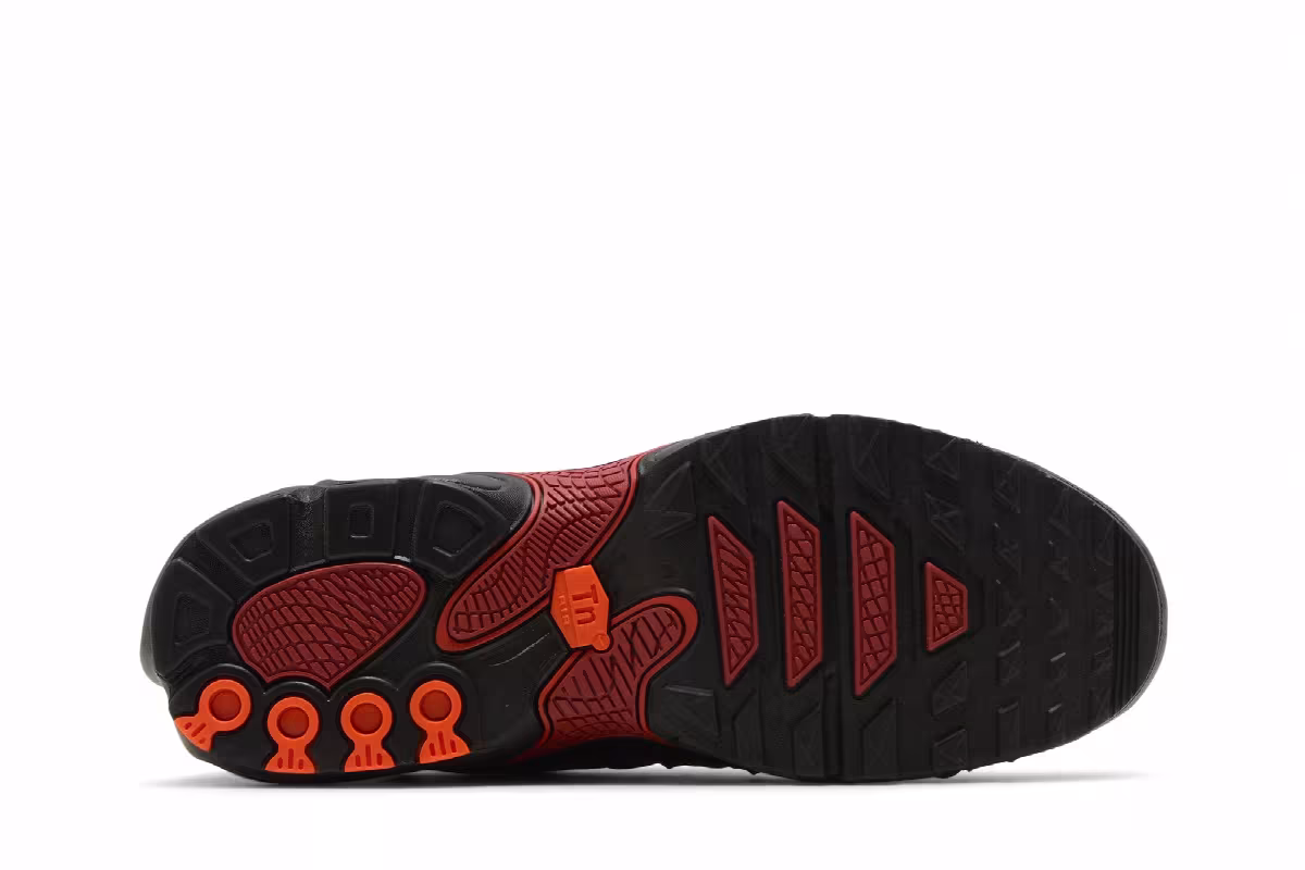 Nike Air Max Plus Drift Black Dragon Red, view 5