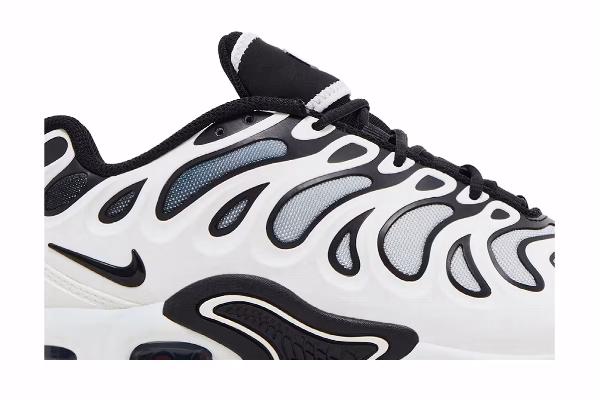 Nike Women's Air Max Plus Drift Panda, view 3