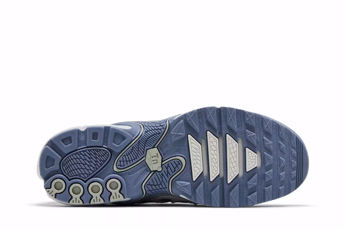 Nike Women's Air Max Plus Drift Ashen Slate, view 5