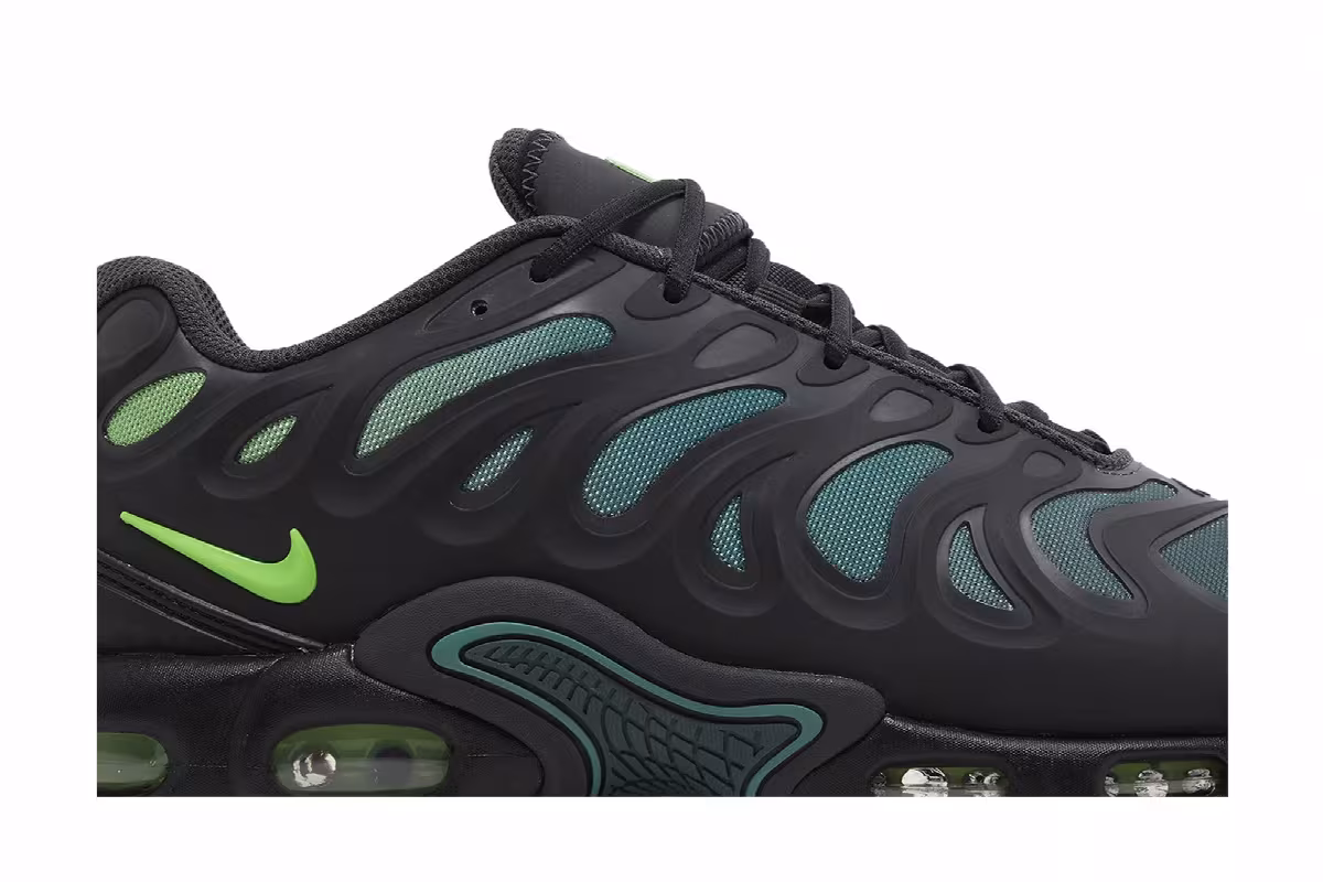 Nike Air Max Plus Drift Black Green Strike, view 3
