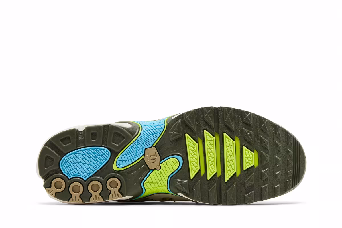 Nike Air Max Plus Drift Phantom Cyber, view 5