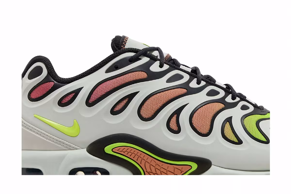 Nike Air Max Plus Drift Light Silver Volt, view 3