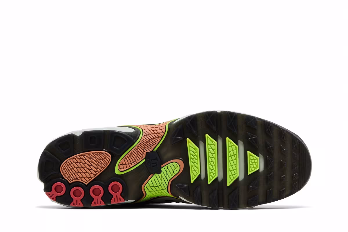 Nike Air Max Plus Drift Light Silver Volt, view 5