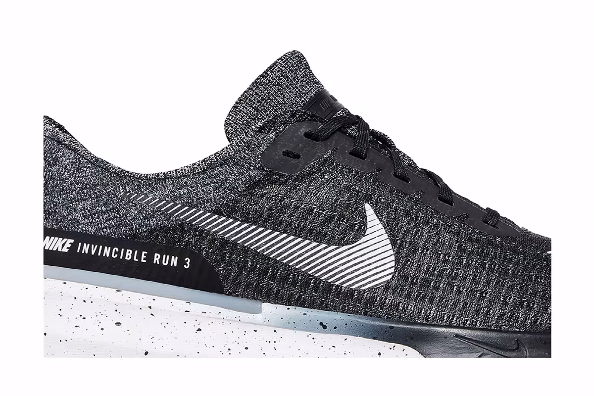 Nike ZoomX Invincible Run Flyknit 3 Oreo, view 3