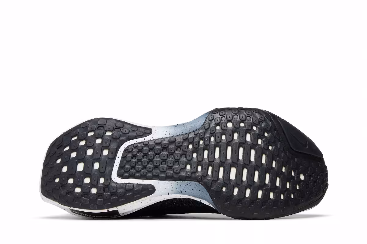Nike ZoomX Invincible Run Flyknit 3 Oreo, view 5