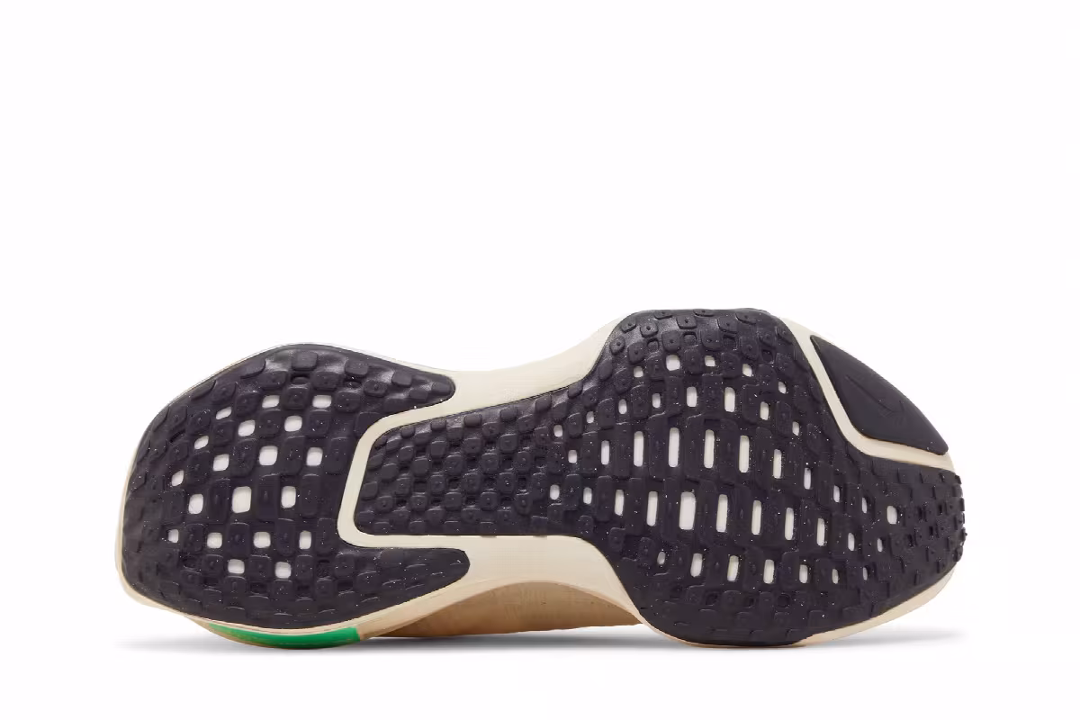 Nike ZoomX Invincible Run Flyknit 3 Light Cream, view 5