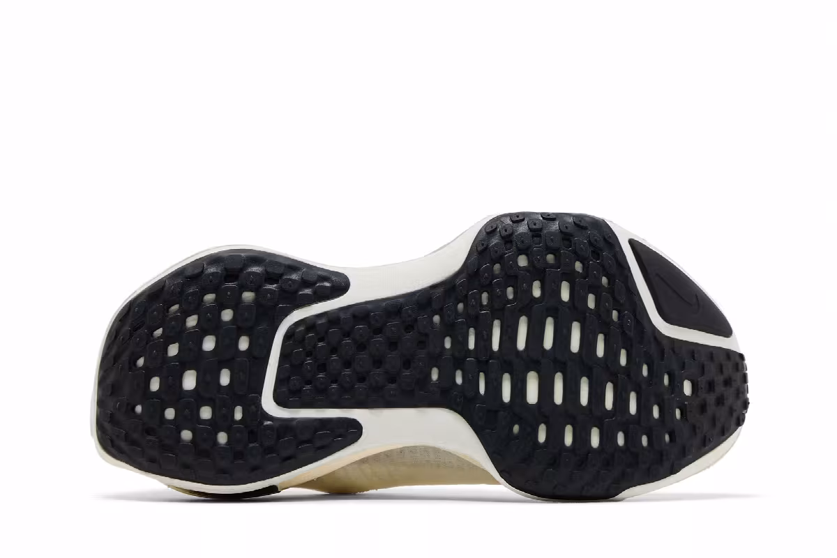 Nike Women's ZoomX Invincible 3 Extra Wide Summit White Black, view 5