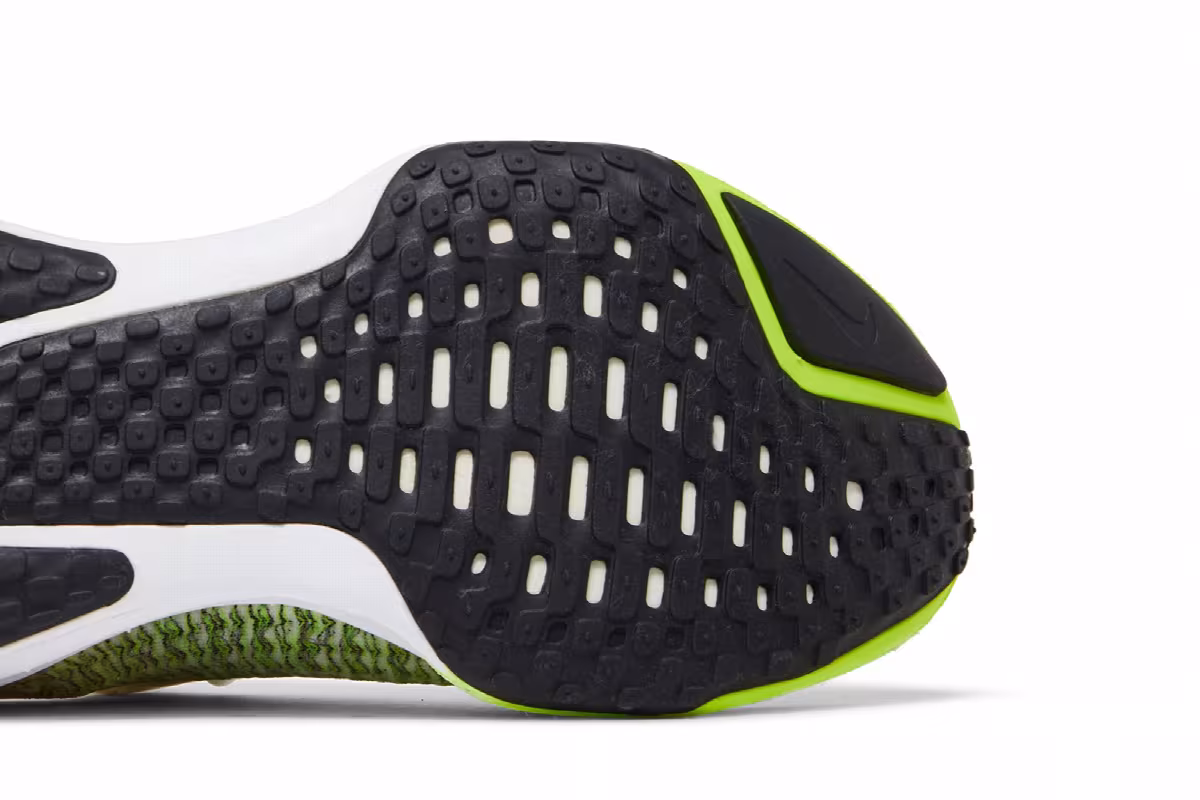 Nike ZoomX Invincible Run Flyknit 3 White Volt Hyper Pink, view 6