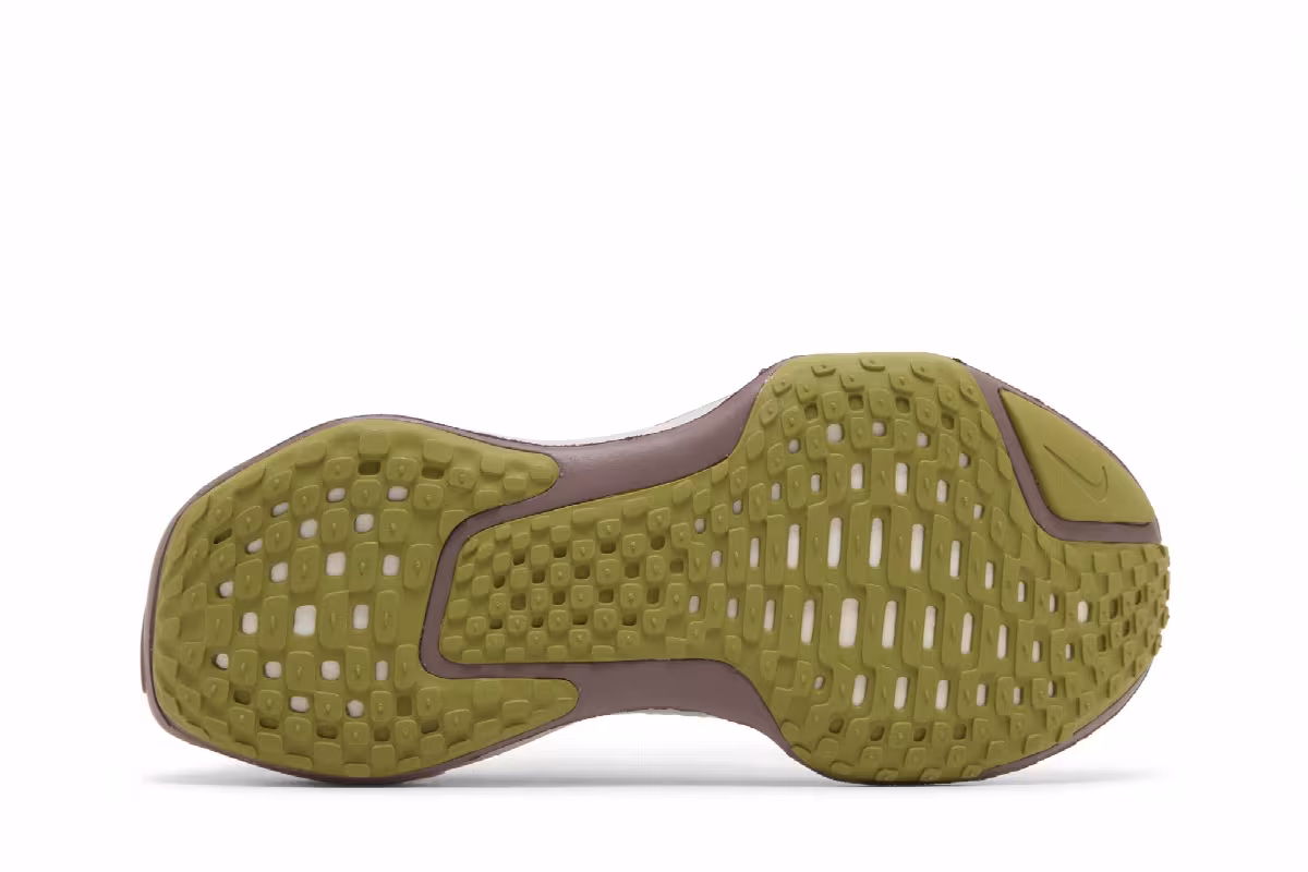Nike Women's ZoomX Invincible 3 Photon Dust Platinum Violet, view 5