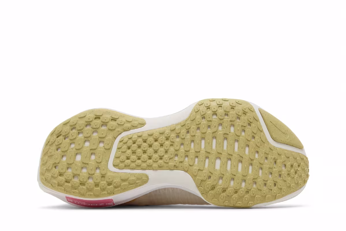 Nike Women's ZoomX Invincible 3 Light Cream Topaz, view 5