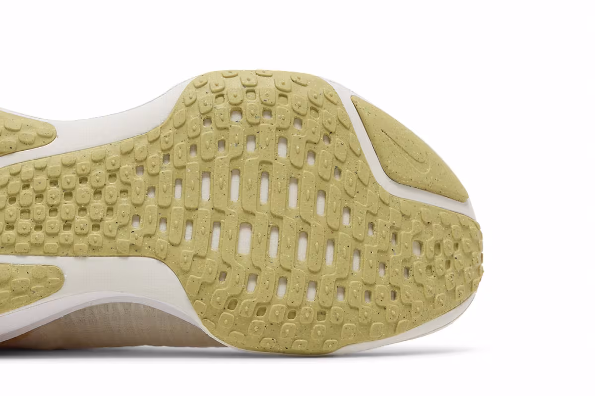 Nike Women's ZoomX Invincible 3 Light Cream Topaz, view 6