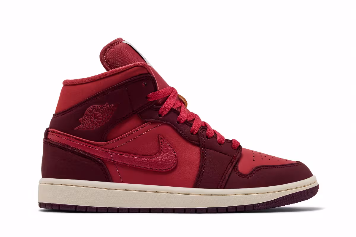Women's Air Jordan 1 Mid SE Valentine's Day, view 2