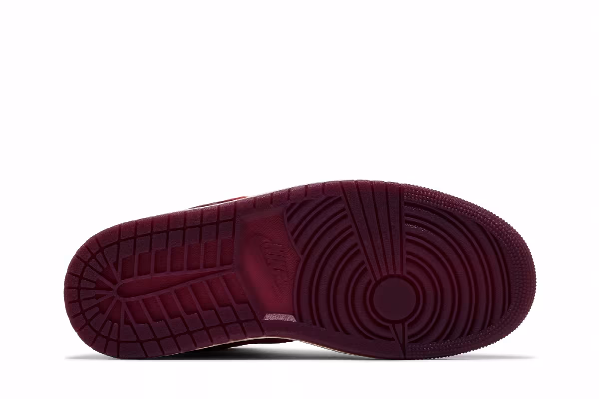 Women's Air Jordan 1 Mid SE Valentine's Day, view 5