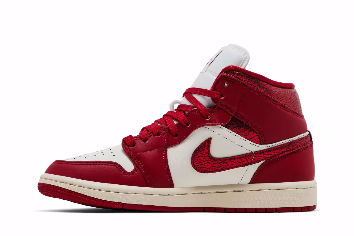 Women's Air Jordan 1 Mid Valentine's Day 2025, view 4