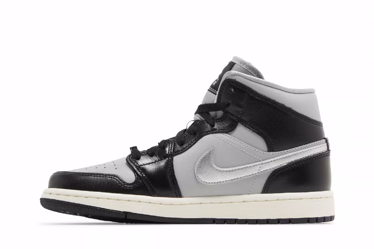 Women's Air Jordan 1 Mid SE Black Chrome, view 4