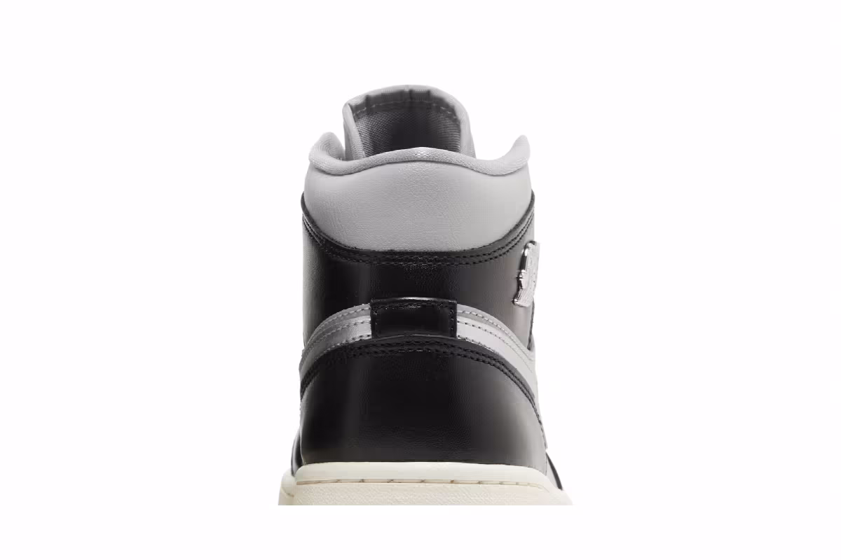 Women's Air Jordan 1 Mid SE Black Chrome, view 8