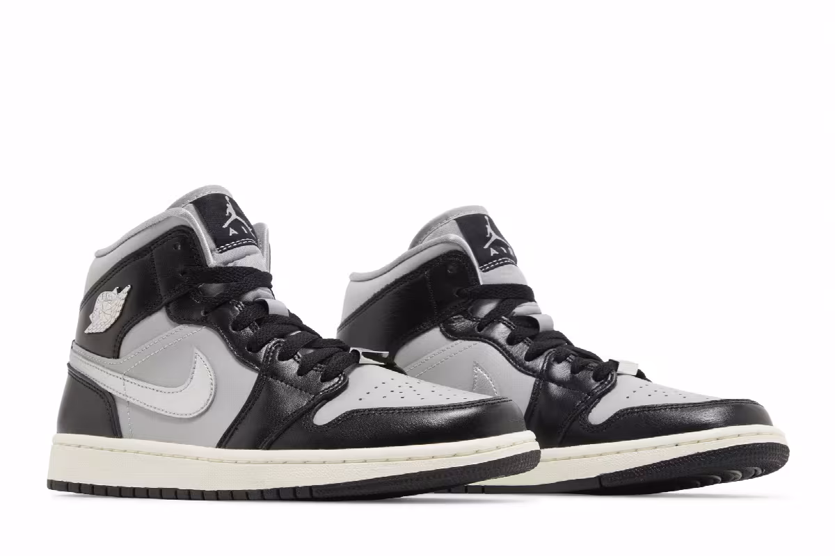 Women's Air Jordan 1 Mid SE Black Chrome, view 9