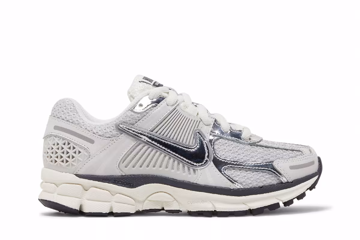 Nike Women's Air Zoom Vomero 5 Photon Dust Metallic Silver, view 2