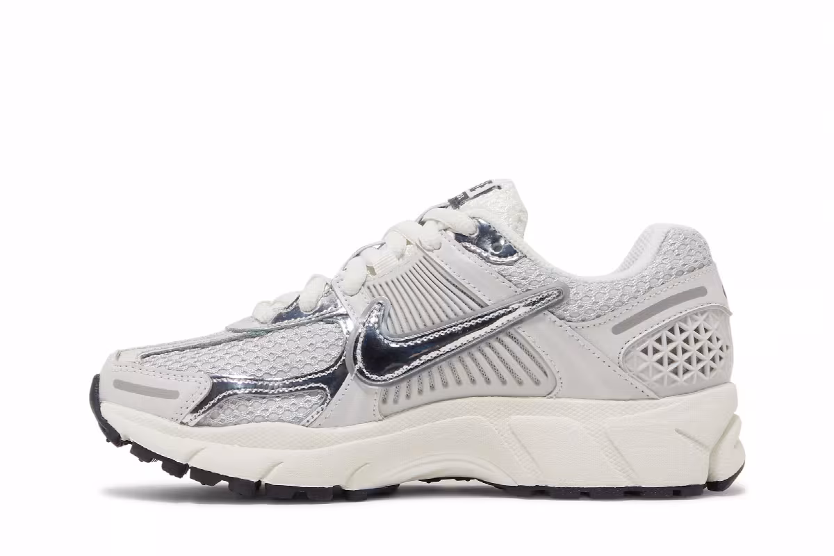 Nike Women's Air Zoom Vomero 5 Photon Dust Metallic Silver, view 4