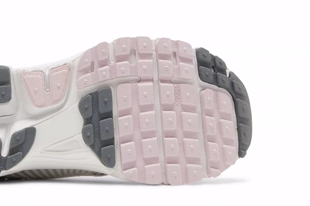 Nike Women's Air Zoom Vomero 5 520 Pack - Pink Foam, view 6