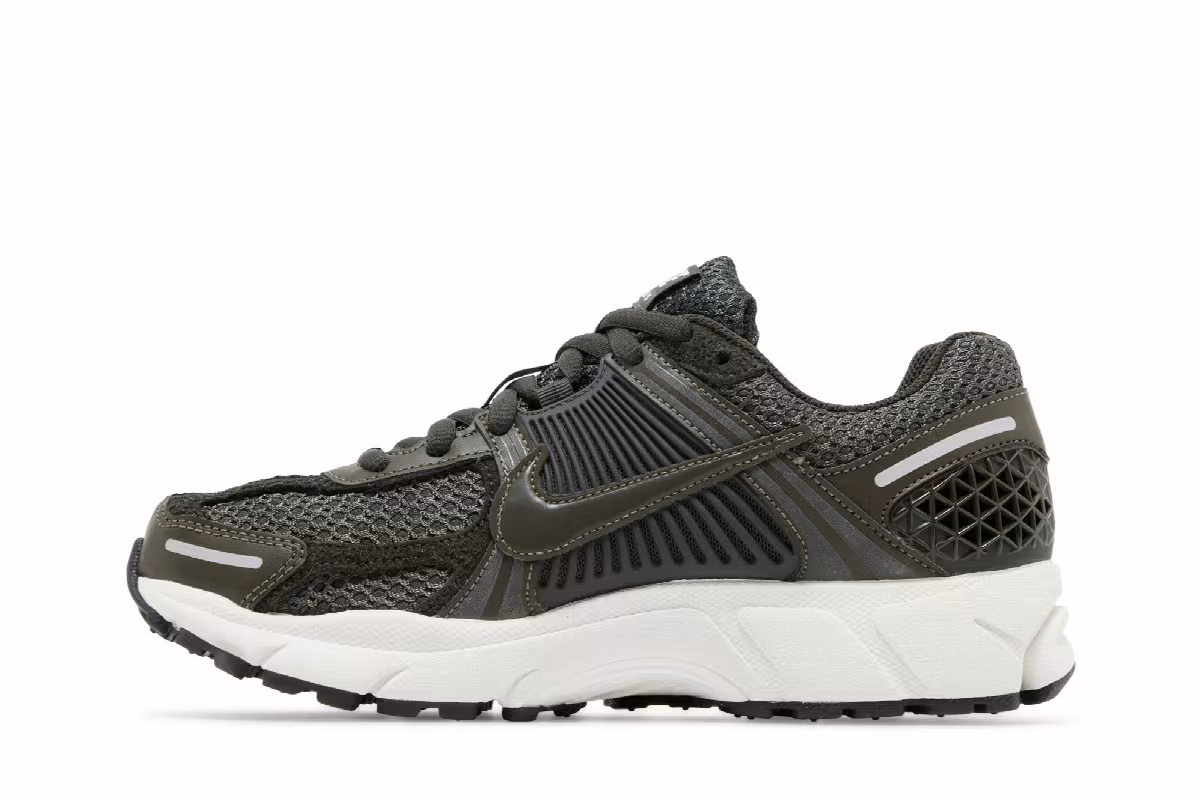 Nike Women's Air Zoom Vomero 5 Sequoia, view 4
