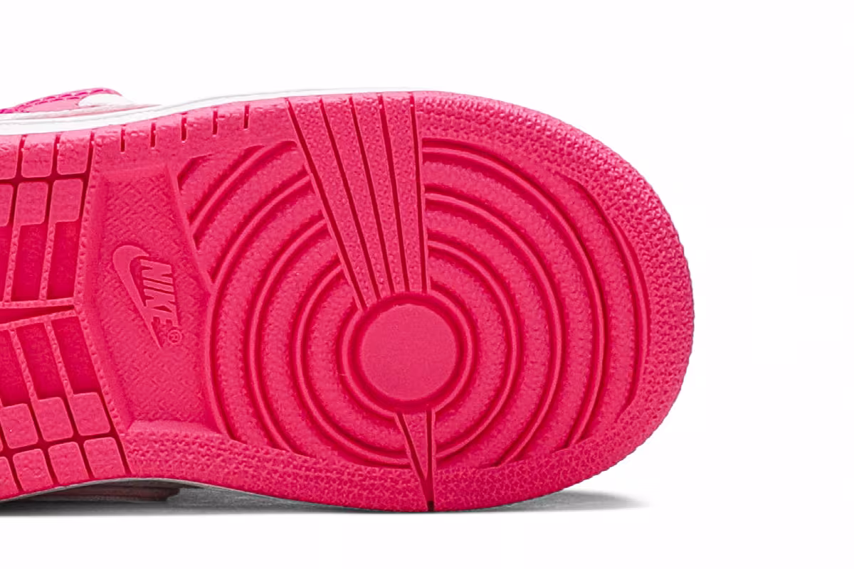 Air Jordan 1 Mid TD Hyper Pink, view 6