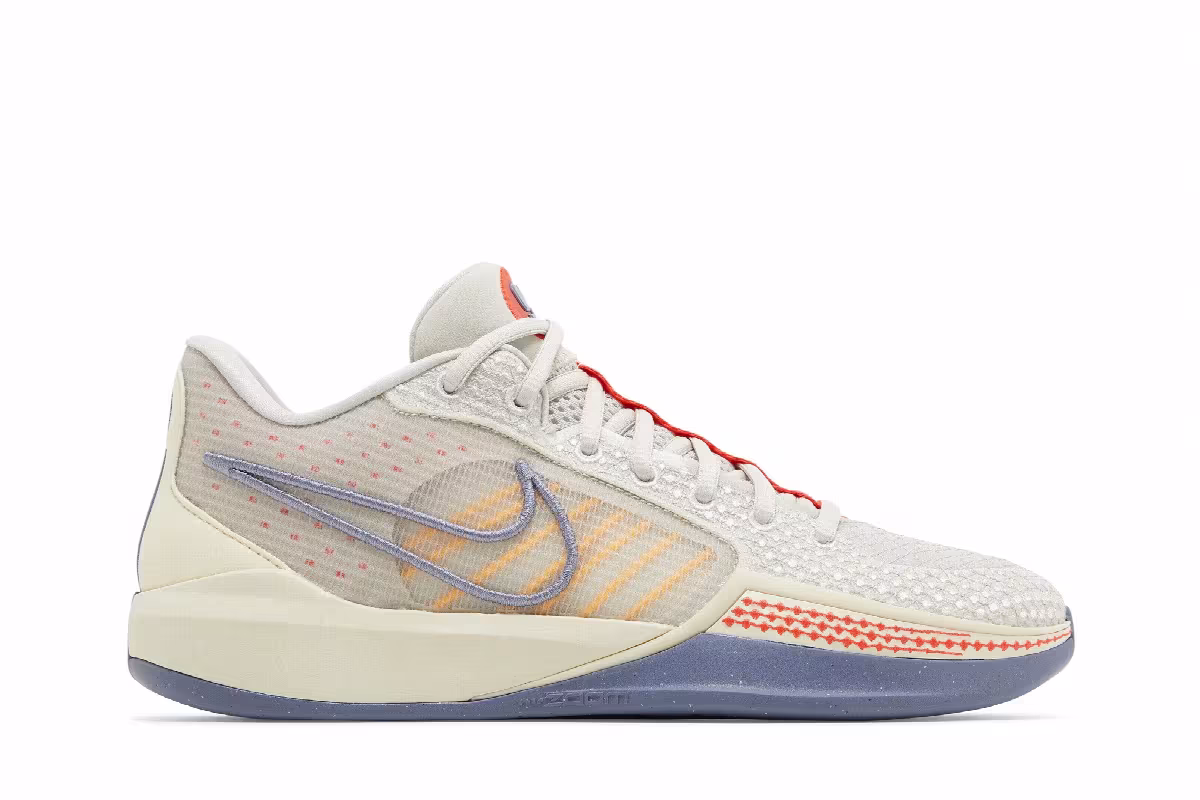 Nike Women's Sabrina 1 Grounded, view 2