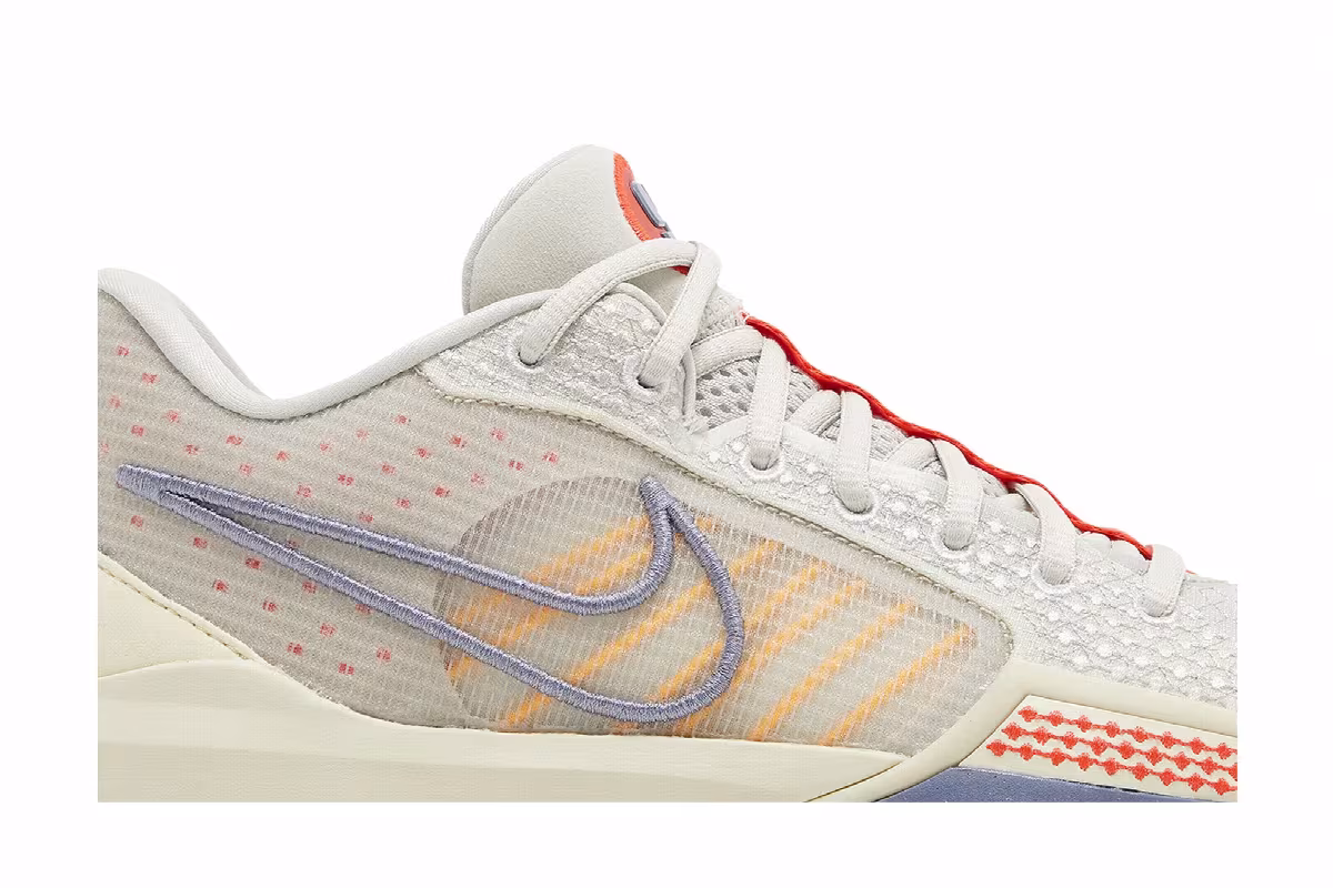 Nike Women's Sabrina 1 Grounded, view 3