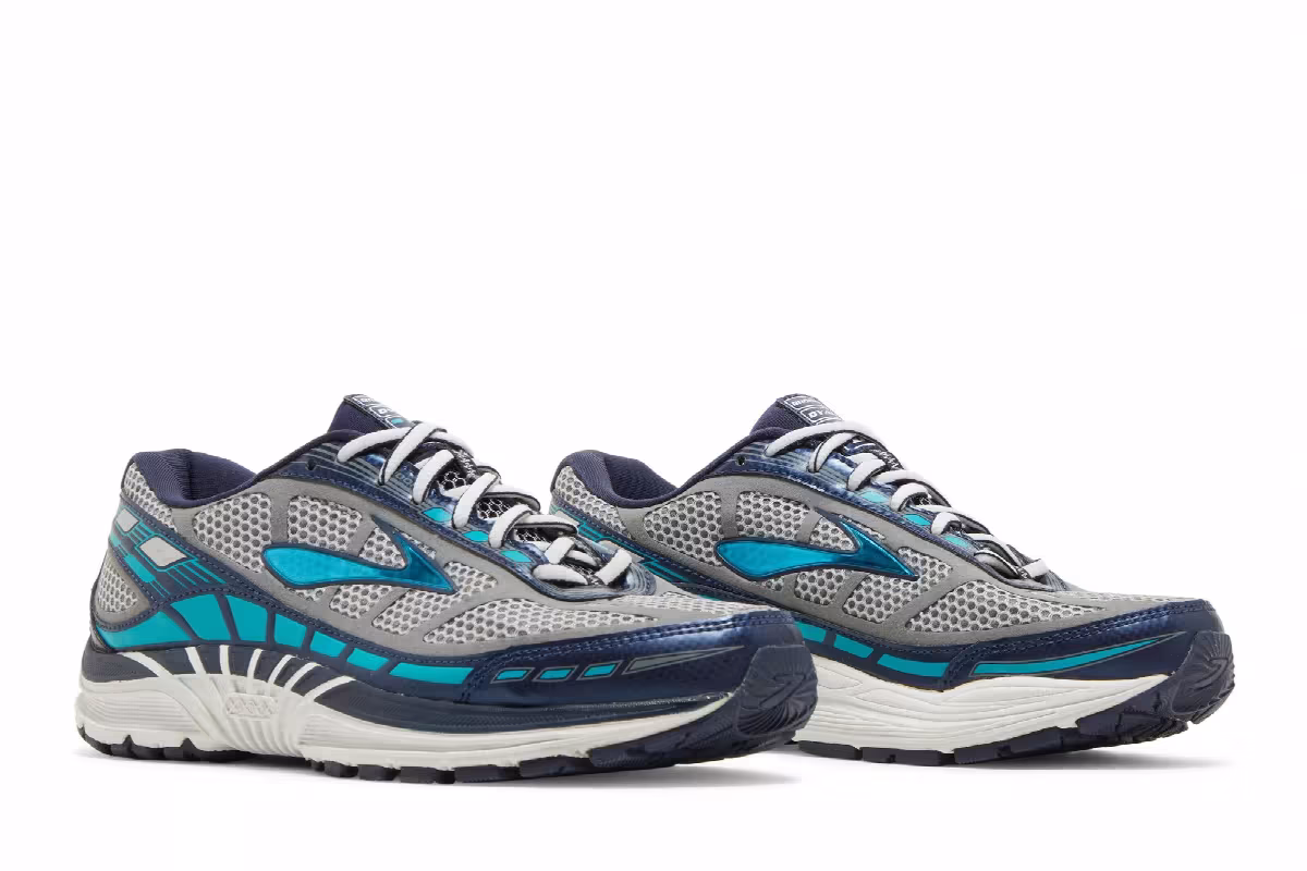 Brooks Women's Dyad 8 2E Wide River Rock Blue Bird, view 9