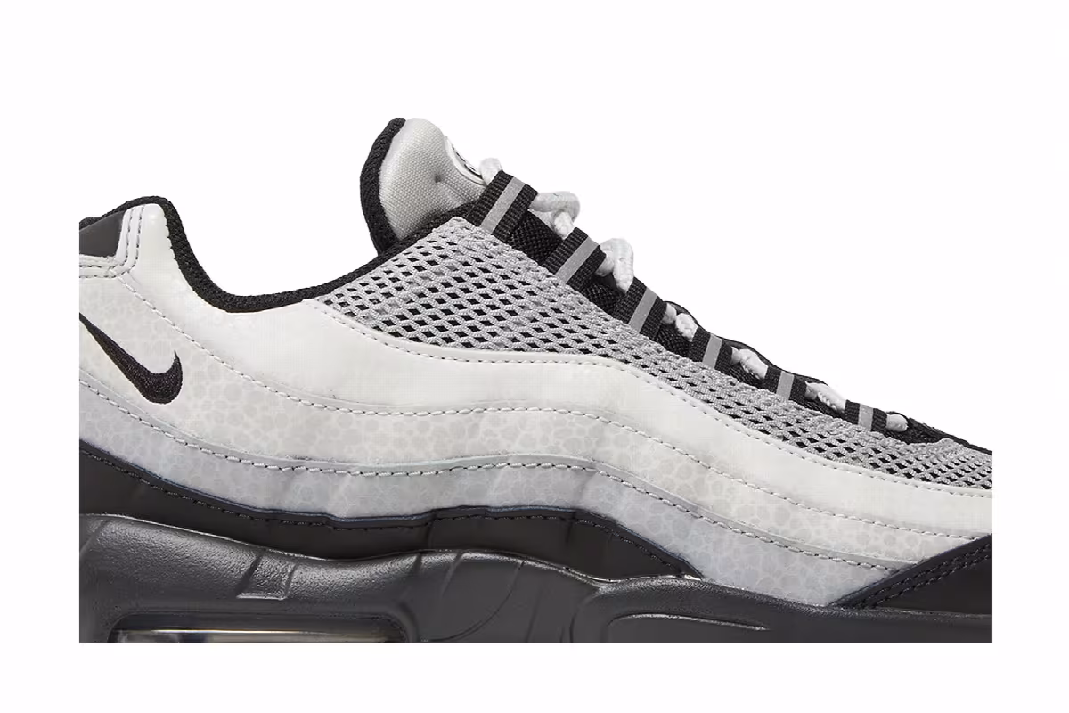 Nike Women's Air Max 95 Reflective Safari, view 3