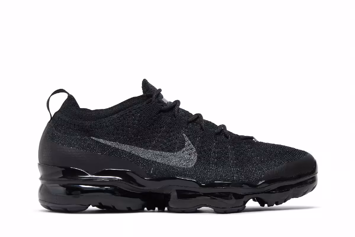 Nike Air VaporMax 2023 Flyknit Triple Black, view 2