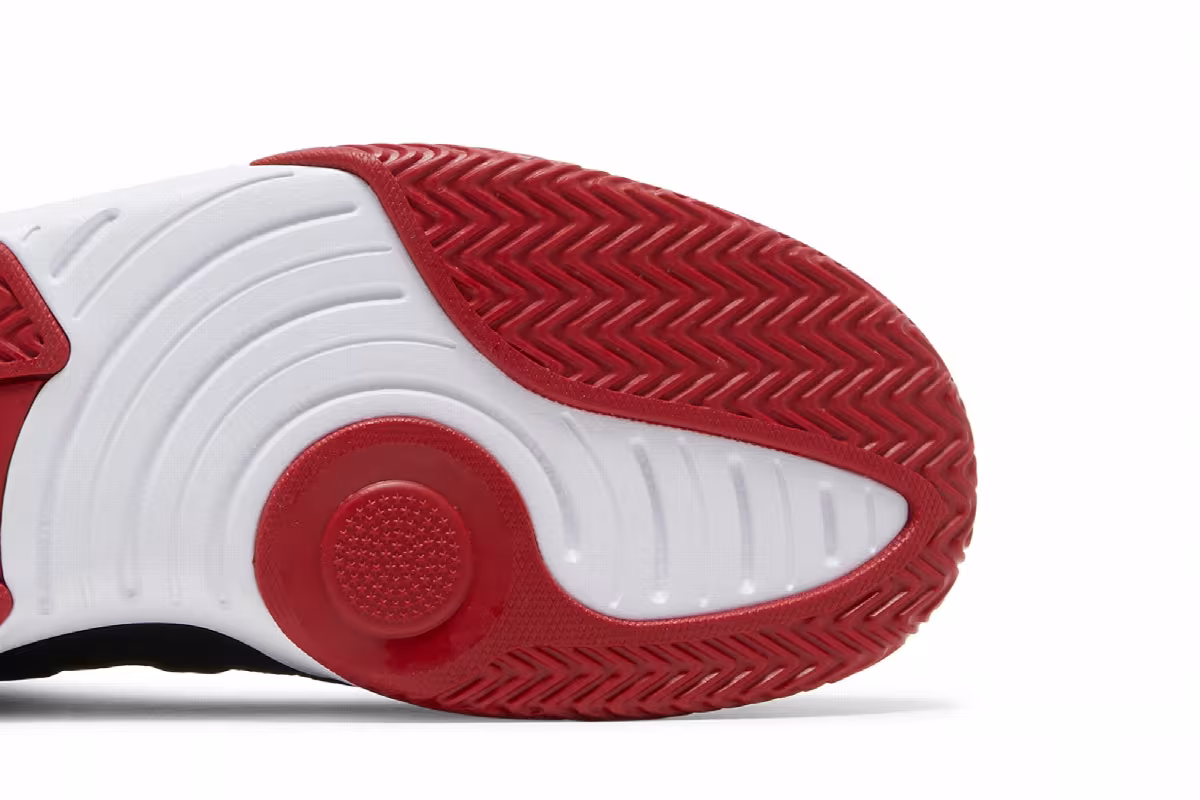 Air Jordan Max Aura Black Gym Red, view 6
