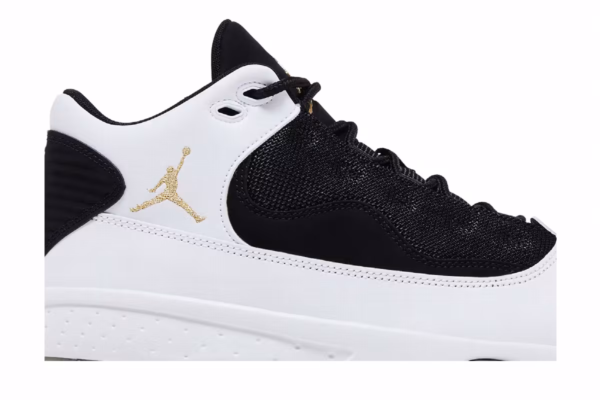 Air Jordan Max Aura 2 White Black Gold, view 3