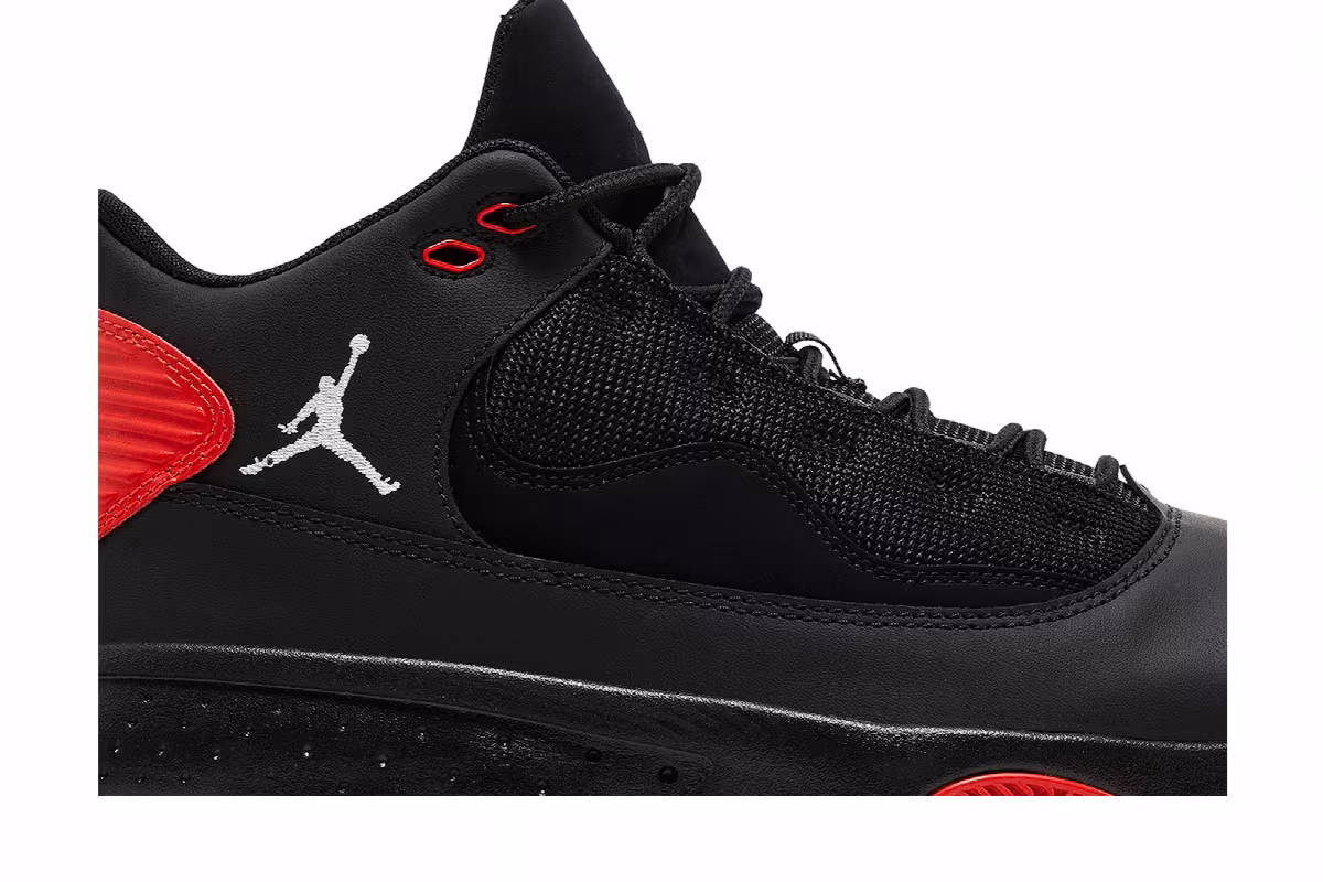 Air Jordan Max Aura 2 Bred, view 3