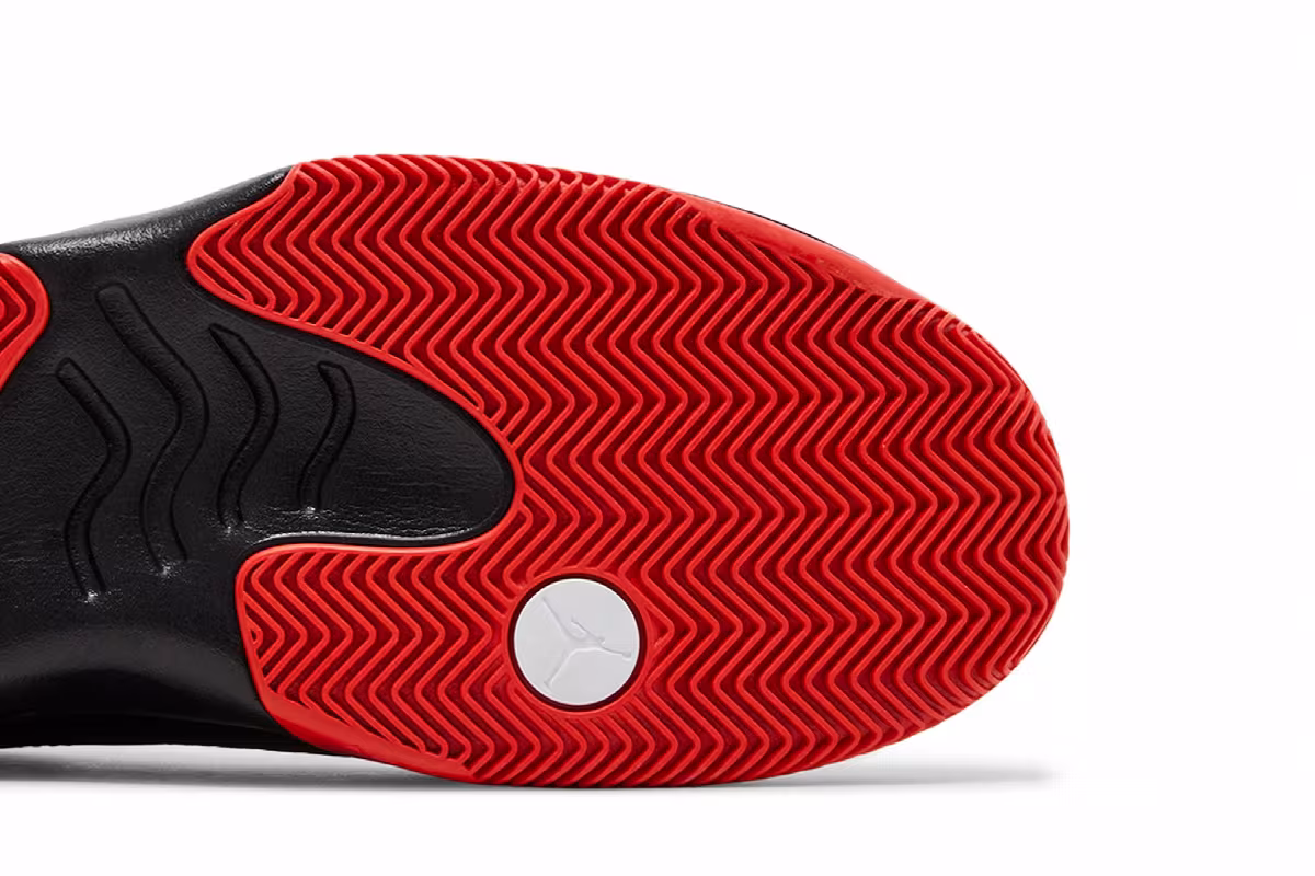 Air Jordan Max Aura 2 Bred, view 6