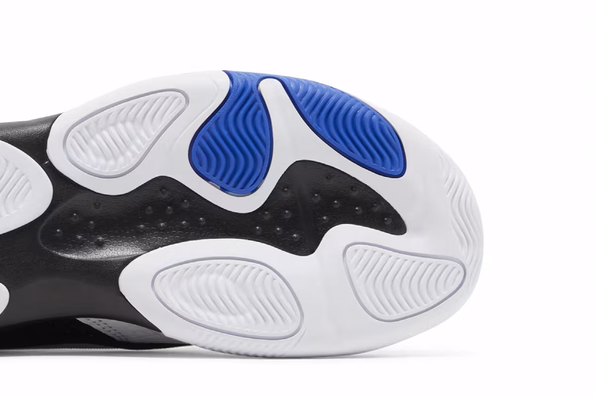 Air Jordan Max Aura 4 White Hyper Royal, view 6