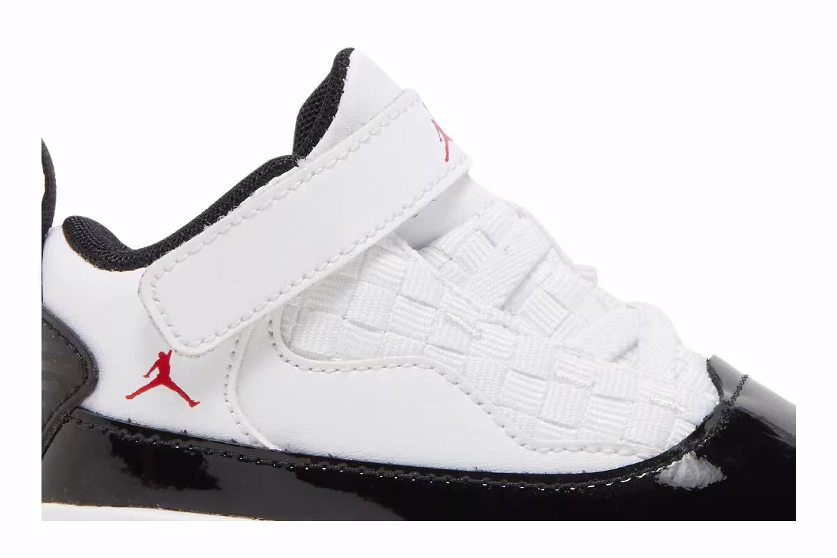 Air Jordan Max Aura 2 TD White Gym Red, view 3