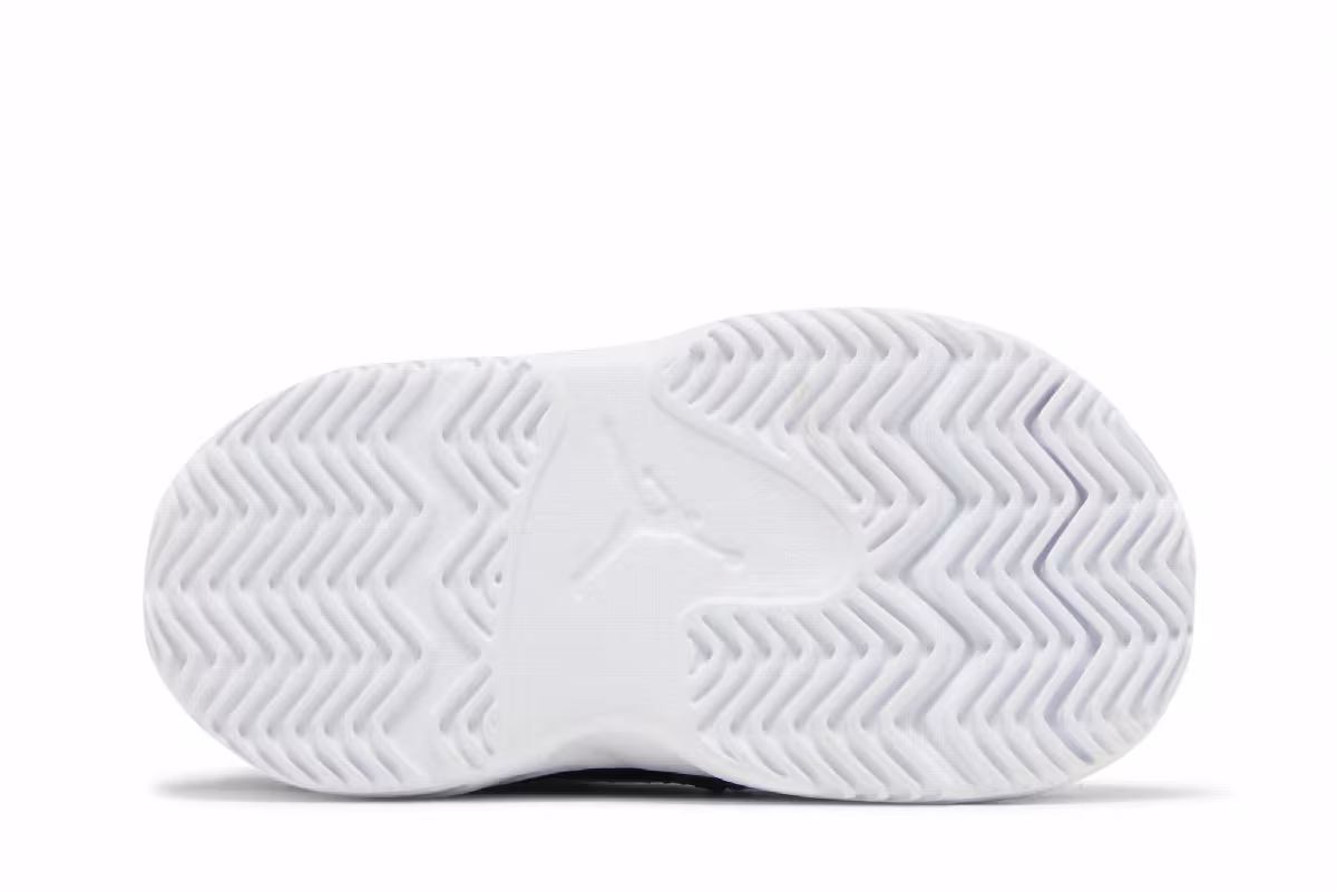 Air Jordan Max Aura 2 TD White Gym Red, view 5
