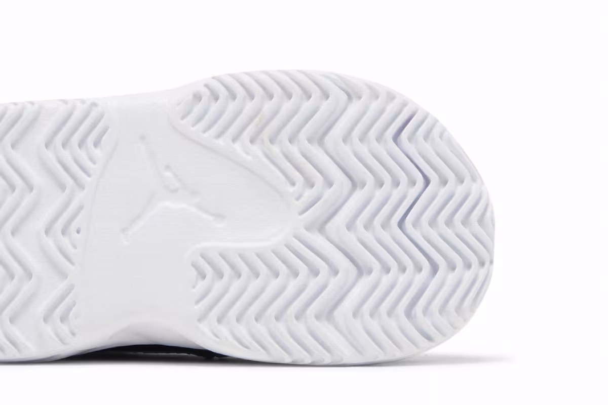 Air Jordan Max Aura 2 TD White Gym Red, view 6