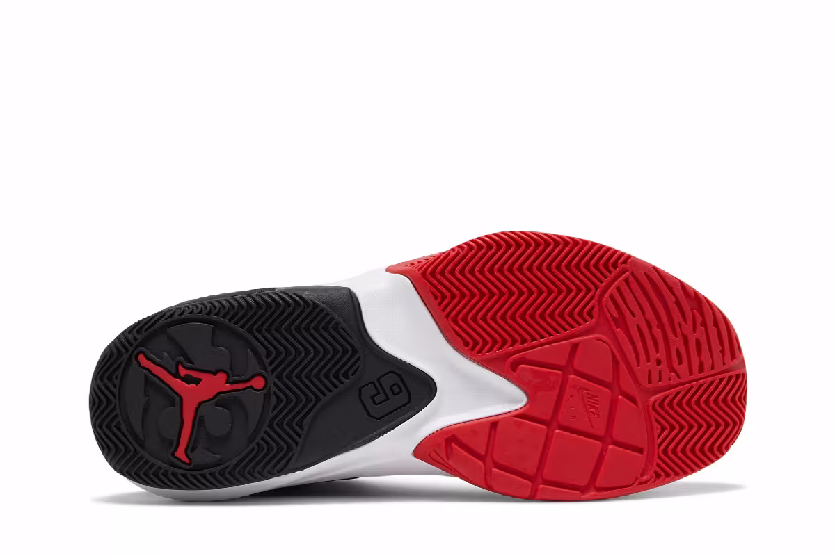 Air Jordan Max Aura 3 Bred, view 5