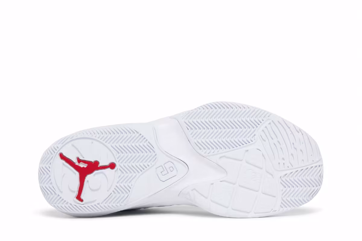 Air Jordan Max Aura 3 White University Red, view 5