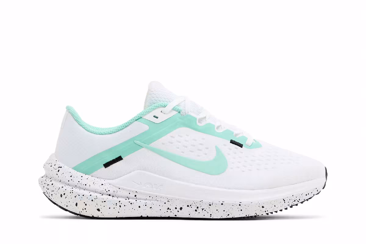 Nike Women's Air Winflo 10 White Emerald Rise, view 2
