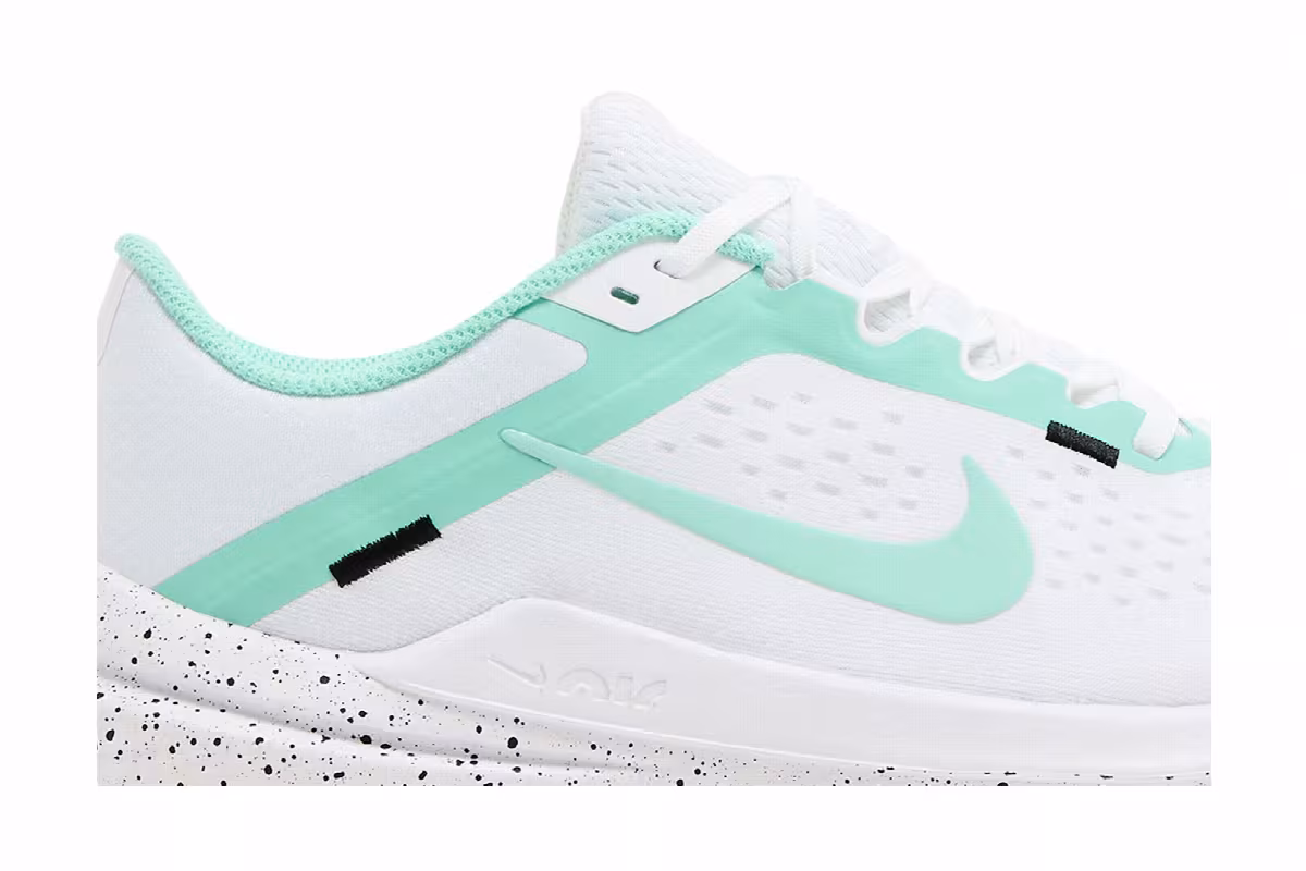 Nike Women's Air Winflo 10 White Emerald Rise, view 3